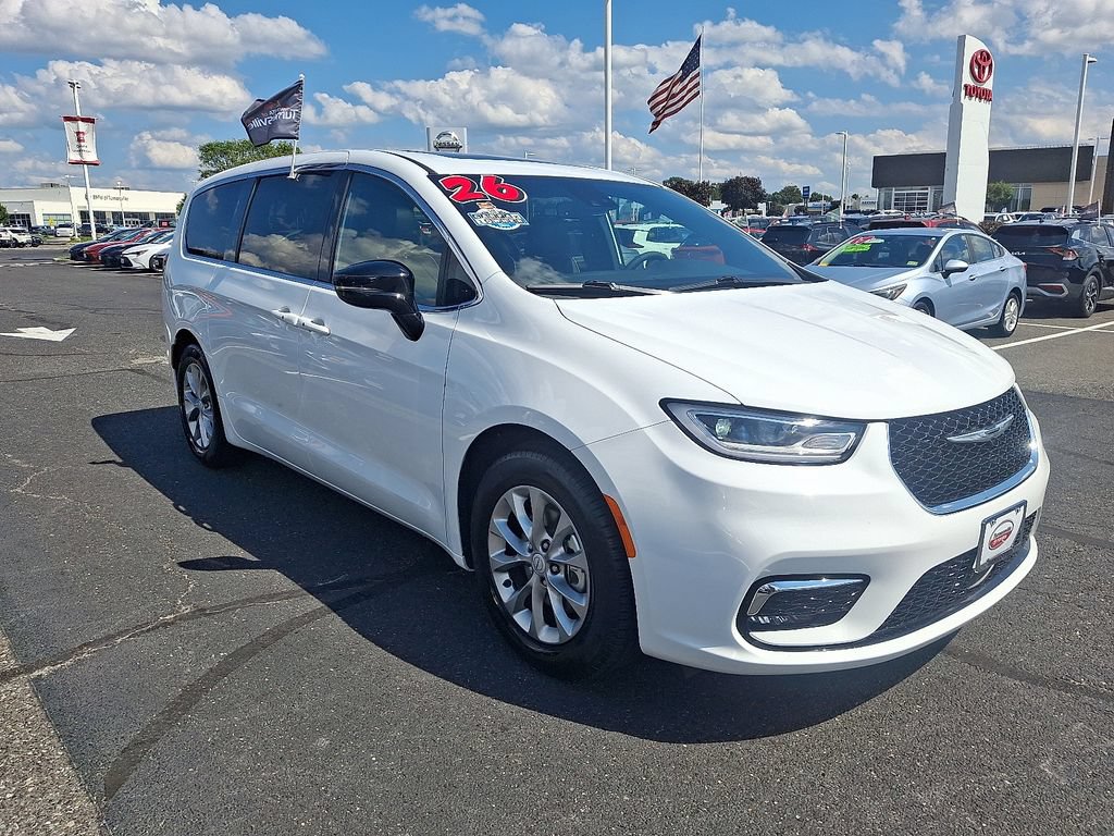 Used 2026 Chrysler Pacifica Limited FWD image 3