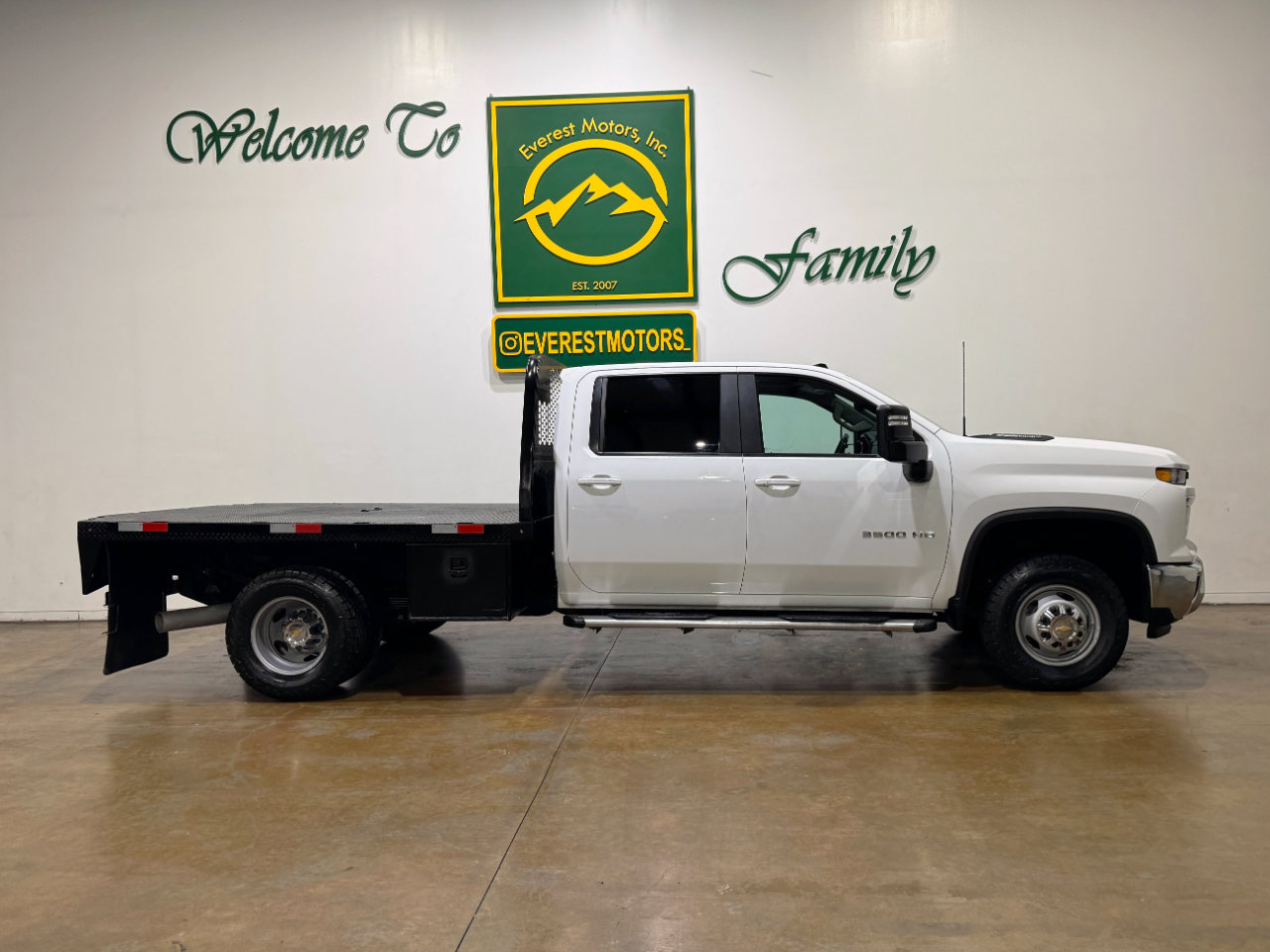 Used 2024 Chevrolet Silverado 3500 LT w/ Convenience Package image 9