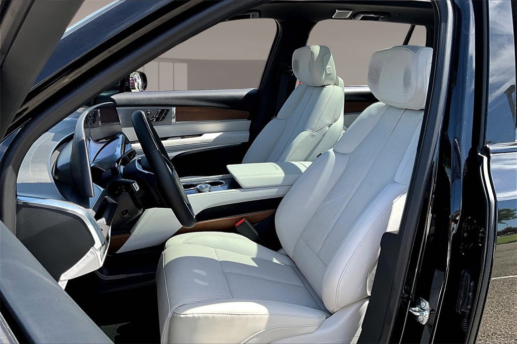 New 2026 Cadillac Vistiq Luxury image 9