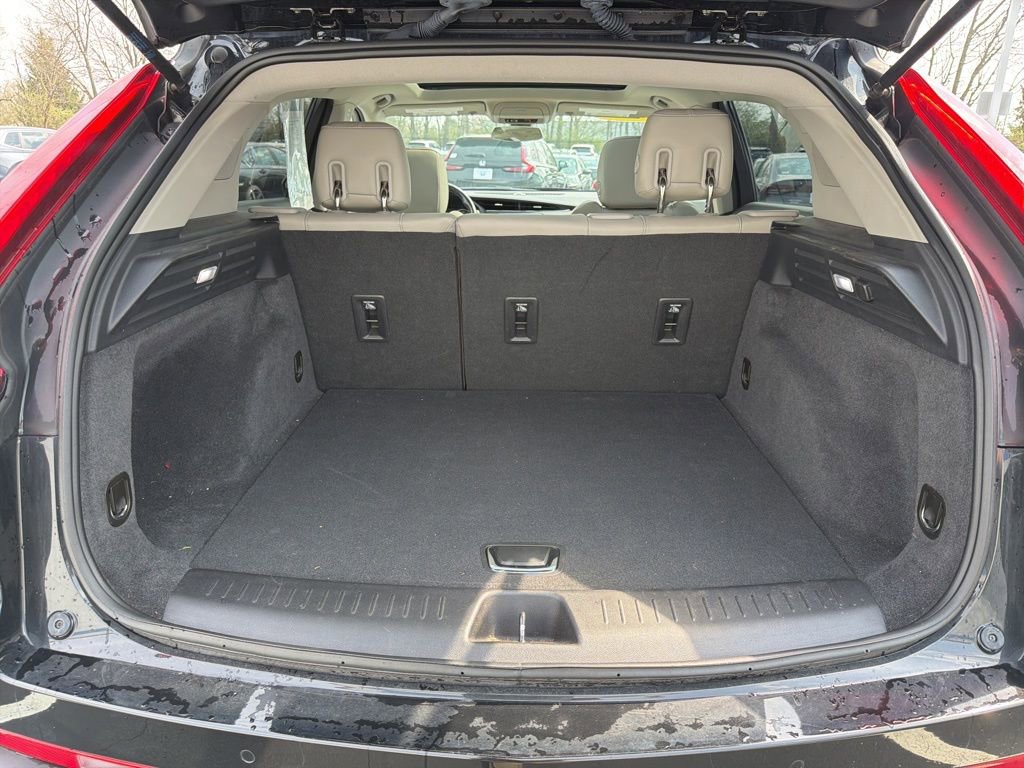 Used 2019 Cadillac XT4 Luxury w/ Cold Weather Package image 21