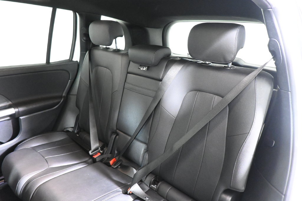Used 2023 Mercedes-Benz GLB 250 4MATIC image 4