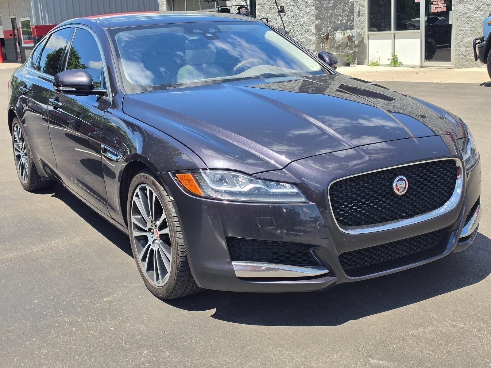 Used 2016 Jaguar XF Prestige AWD/4WD image 3