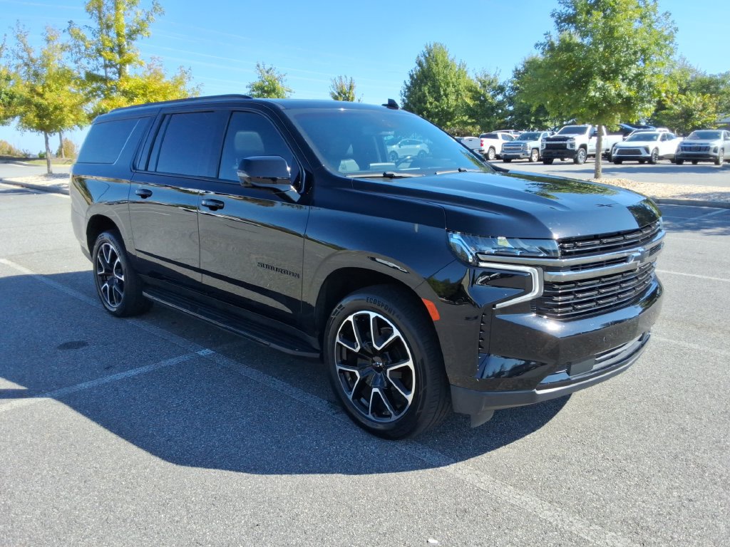 Used 2022 Chevrolet Suburban RST w/ Sport Performance Package AWD/4WD image 3
