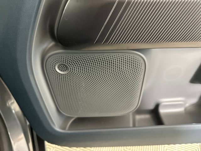 Used 2025 Ford Maverick XL w/ Equipment Group 101A image 28