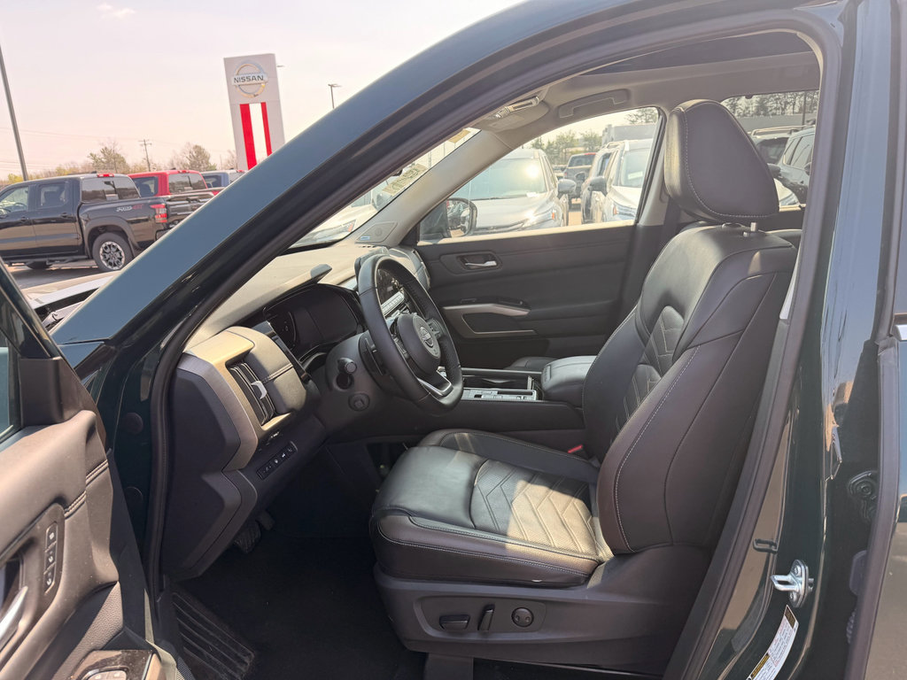 Used 2024 Nissan Pathfinder Platinum w/ Cargo Package image 6