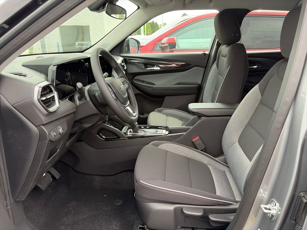 New 2026 Chevrolet TrailBlazer LT w/ Midnight Edition FWD image 14