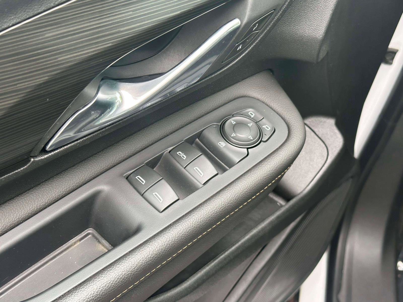 Used 2020 GMC Terrain SLT w/ Elevation Edition image 17