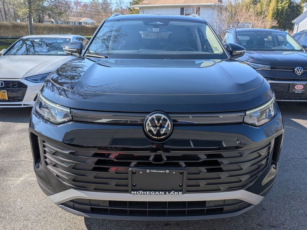 Used 2025 Volkswagen Tiguan SE w/ Panoramic Sunroof Package AWD/4WD image 8