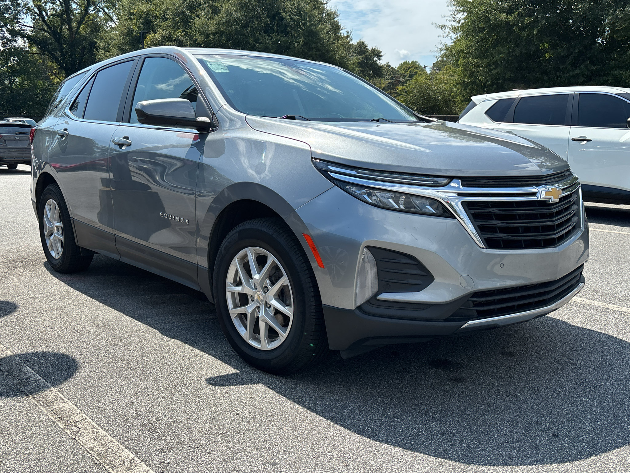 Used 2023 Chevrolet Equinox LT w/ Driver Convenience Package FWD image 3