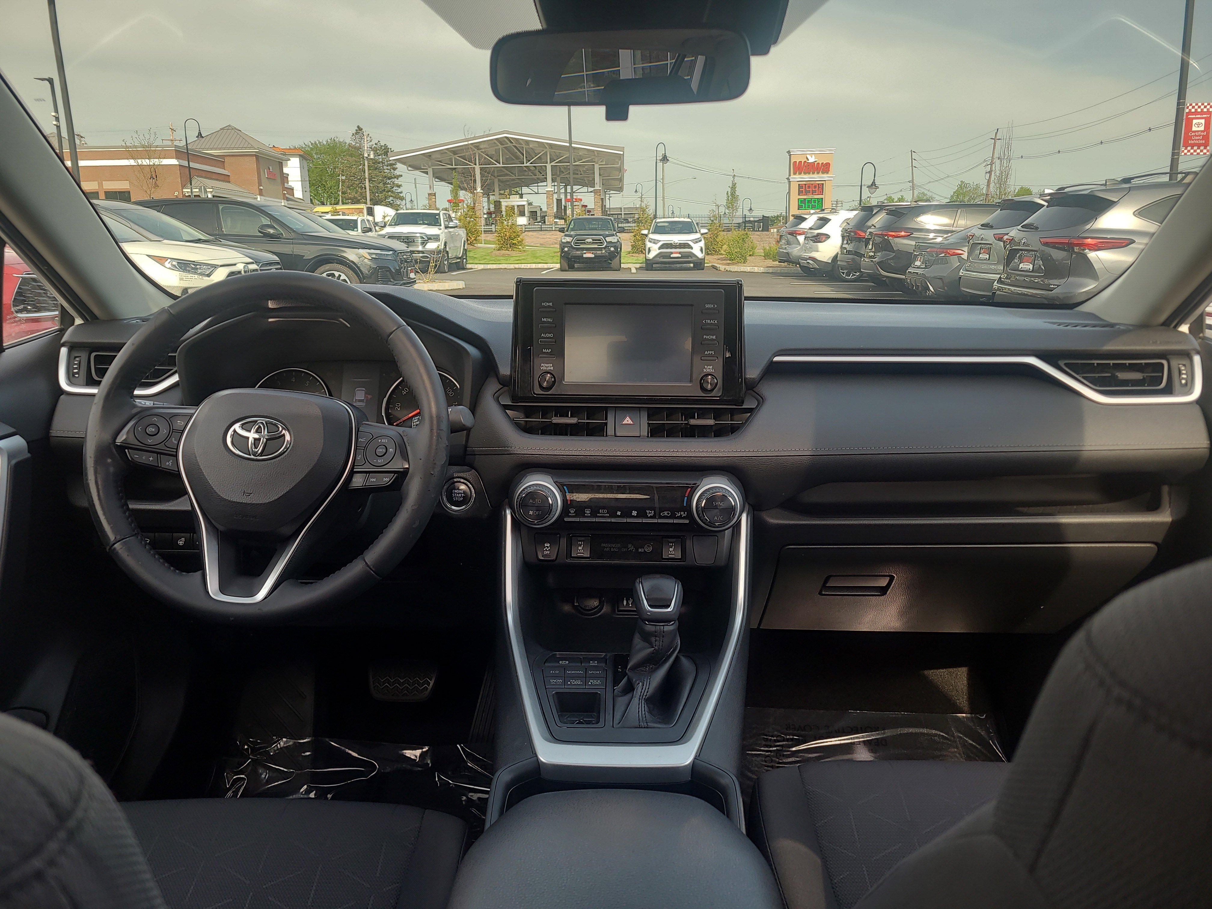 Certified 2019 Toyota RAV4 XLE w/ Convenience Package AWD/4WD image 18