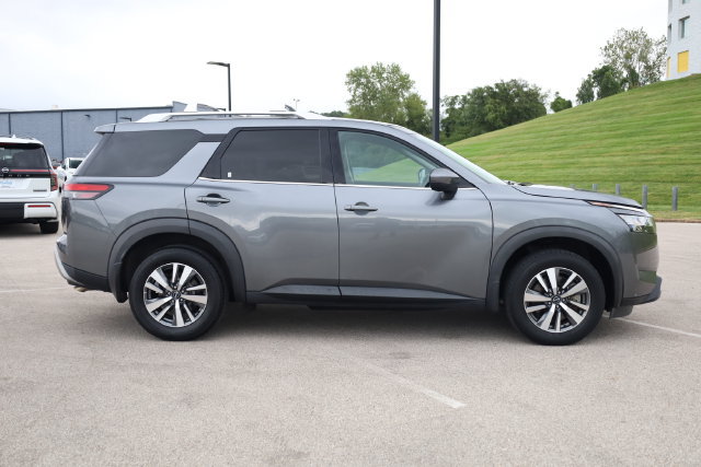 Used 2024 Nissan Pathfinder SL AWD/4WD image 3
