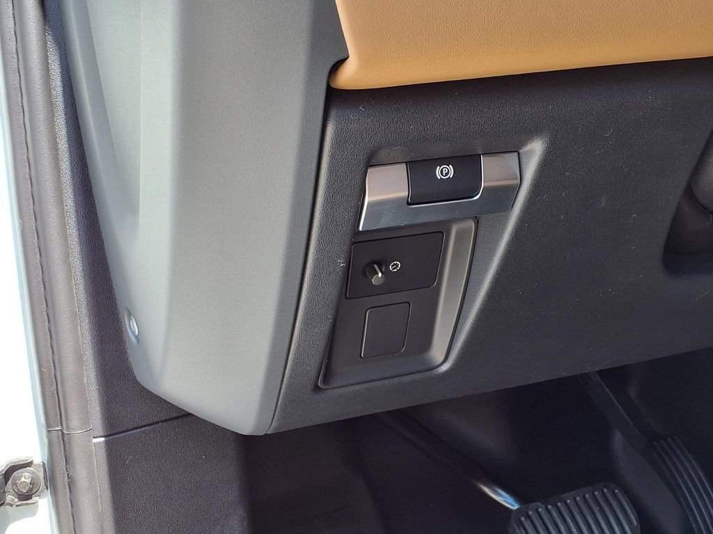 New 2026 Land Rover Defender 130 X-Dynamic SE AWD/4WD image 13