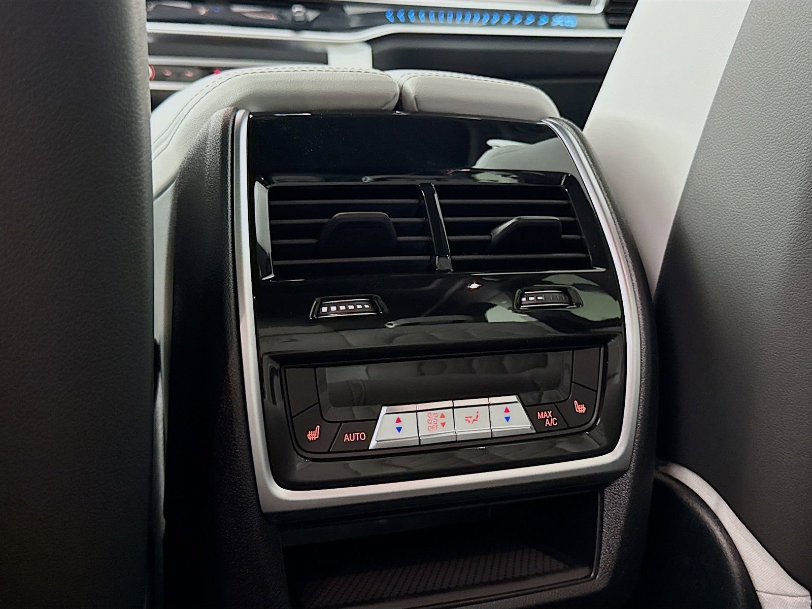 New 2026 BMW X5 xDrive50e w/ M Sport Package AWD/4WD image 27