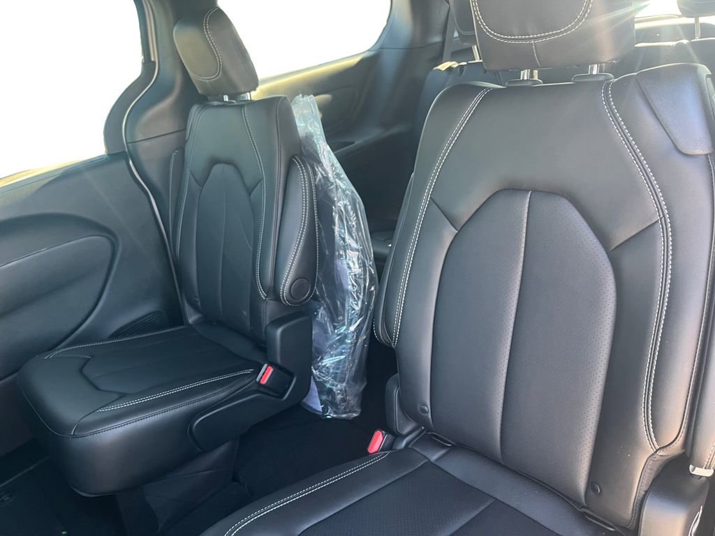 New 2026 Chrysler Pacifica Select image 22