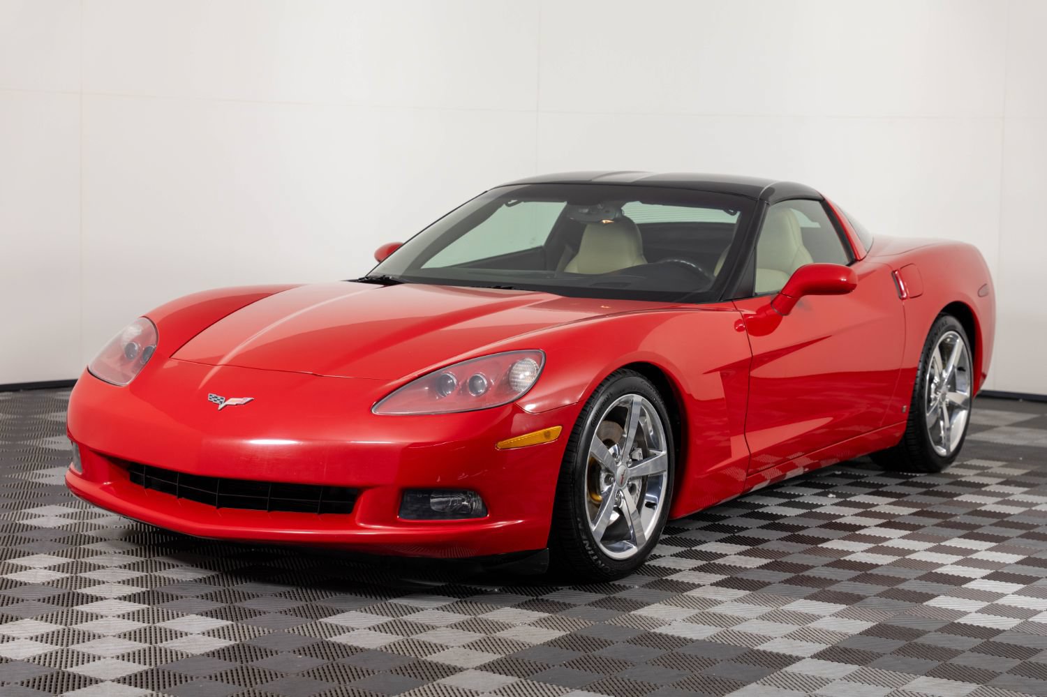 Used 2008 Chevrolet Corvette Coupe w/ Preferred Equipment Group RWD image 2