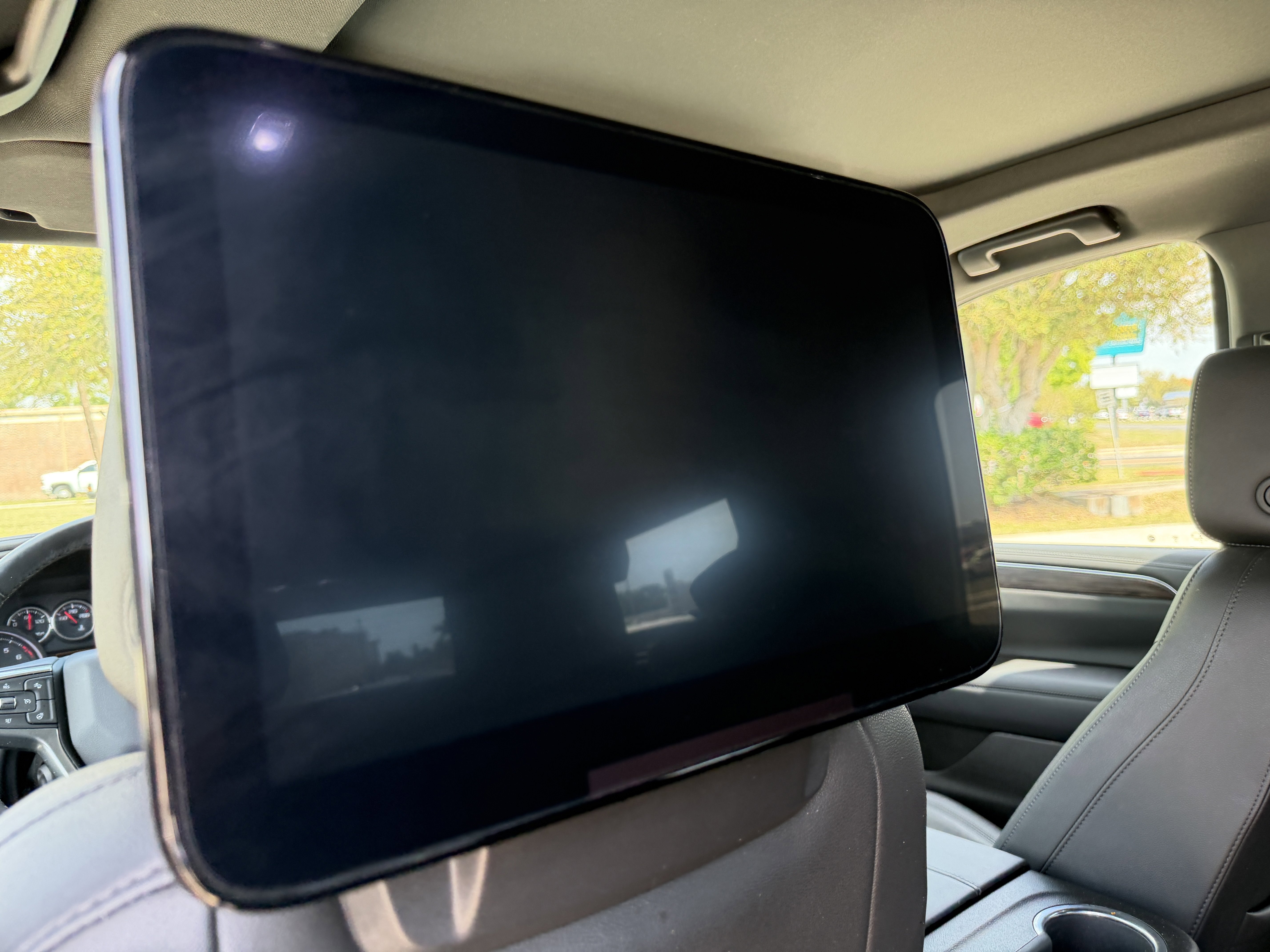 Used 2021 Chevrolet Tahoe Z71 w/ Luxury Package AWD/4WD image 18