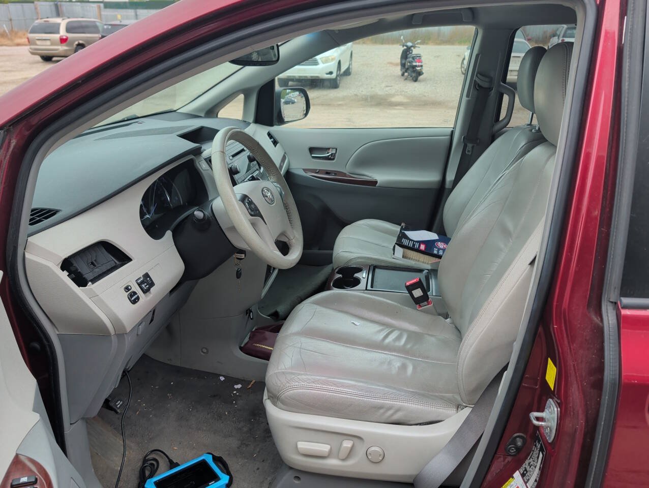 Used 2011 Toyota Sienna XLE w/ Entertainment Pkg FWD image 19
