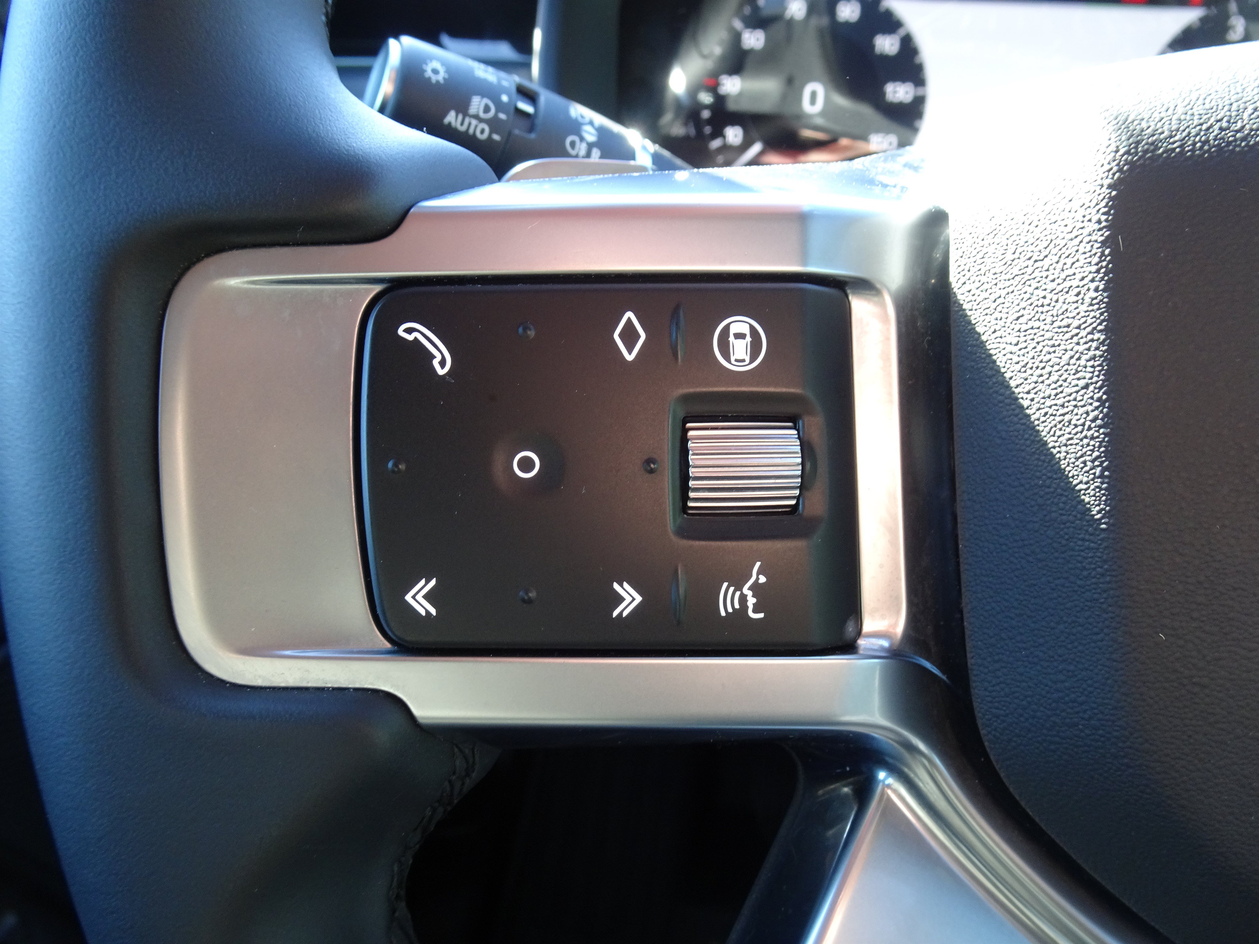 Certified 2025 Land Rover Discovery S AWD/4WD image 32