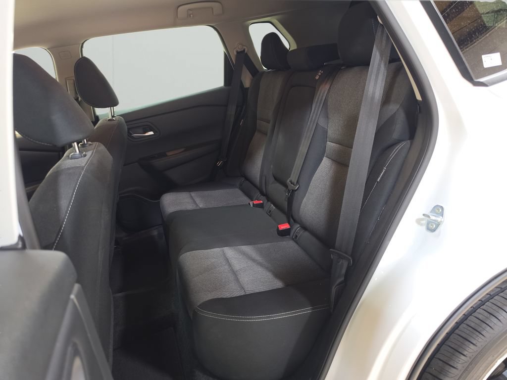 Used 2025 Nissan Rogue SV AWD/4WD image 15