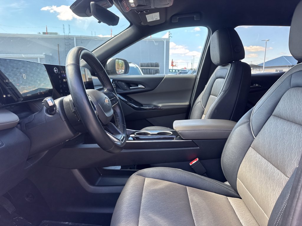 Used 2025 Chevrolet Equinox LT w/ Convenience Package II FWD image 13