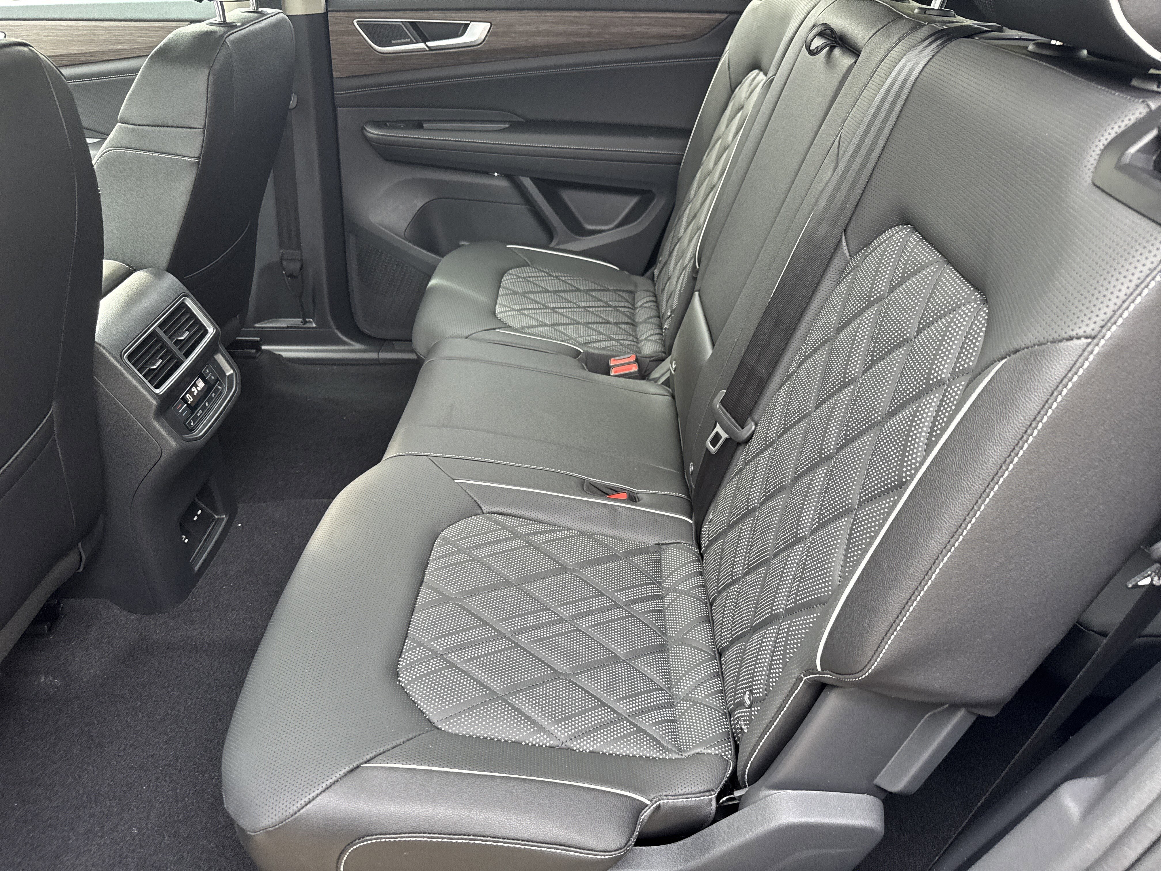 New 2026 Volkswagen Atlas SEL Premium R-Line image 6