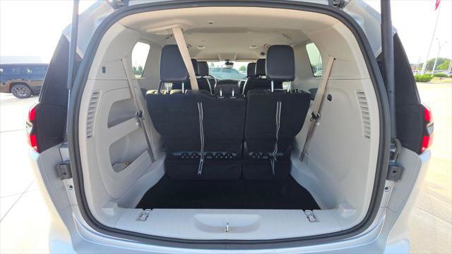 Certified 2024 Chrysler Pacifica Touring-L FWD image 18
