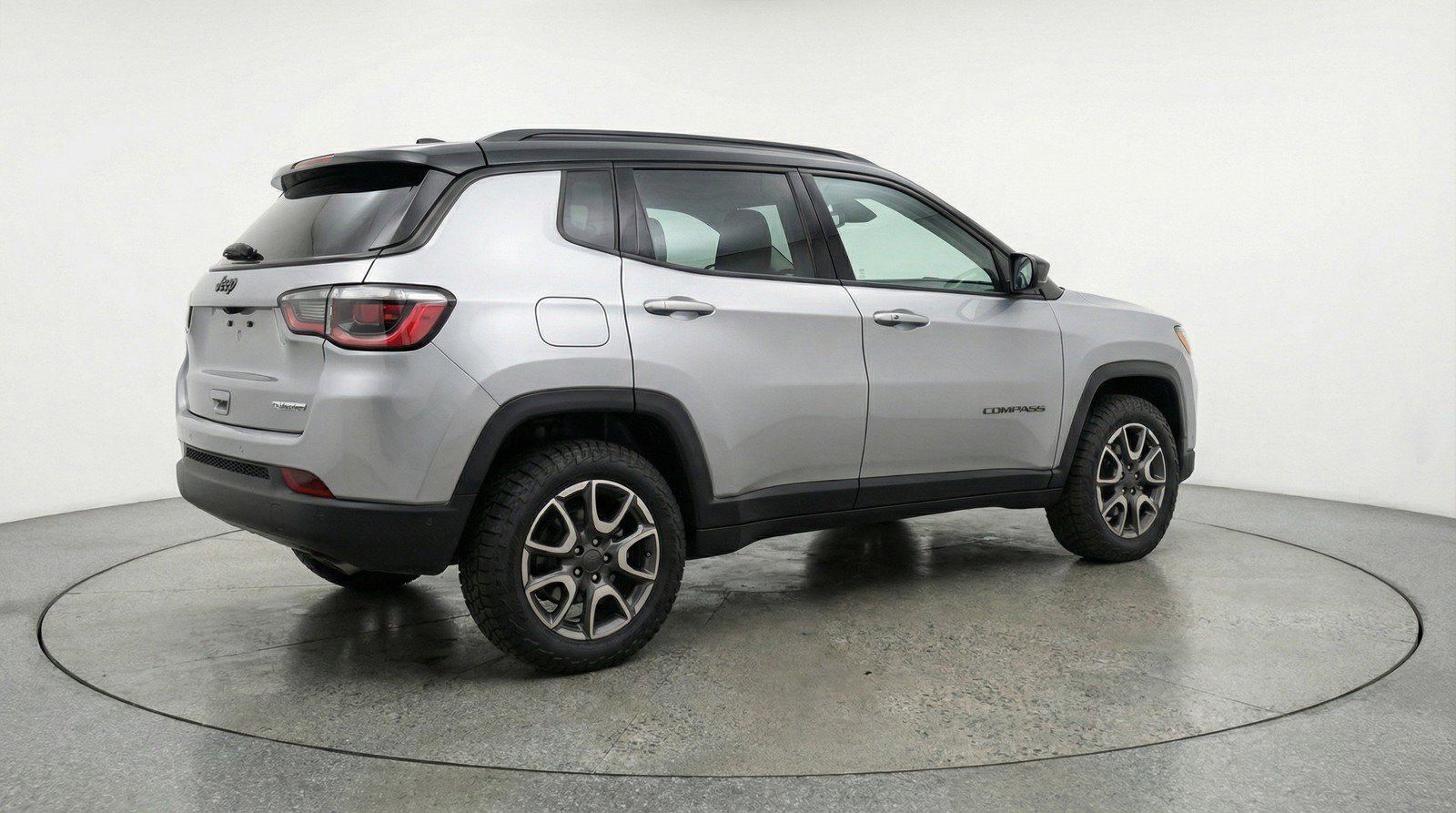 Used 2025 Jeep Compass Trailhawk AWD/4WD image 9