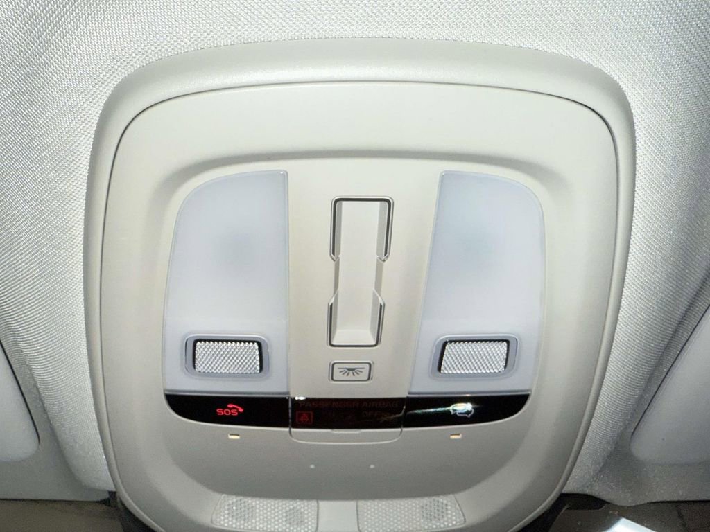 Used 2025 Volvo S60 T8 Plus image 23