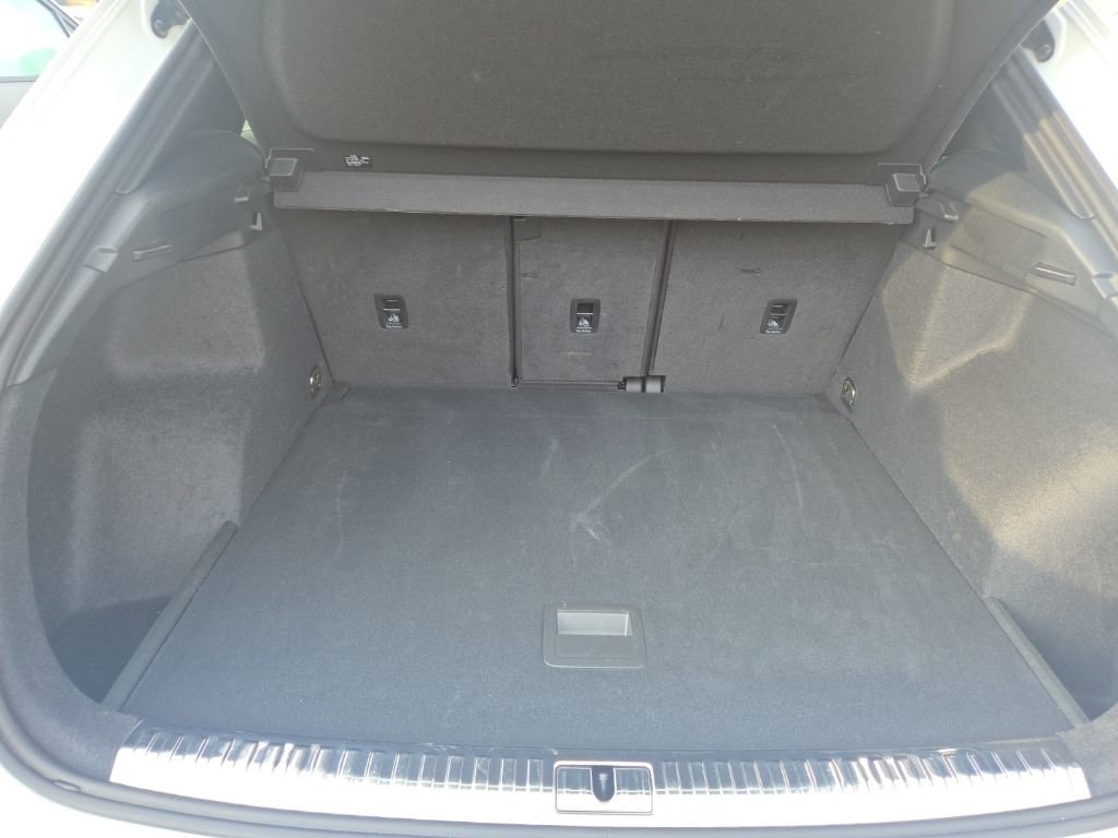 Used 2025 Audi Q3 2.0T Premium image 9