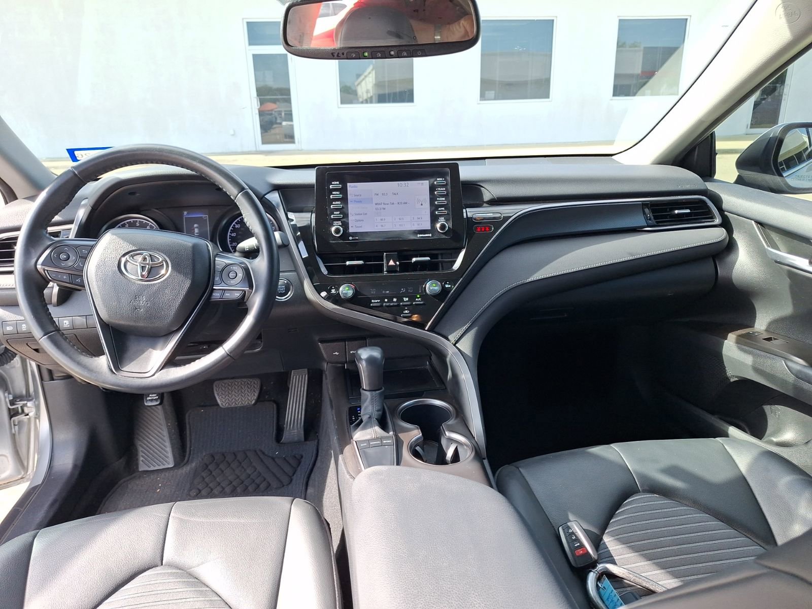 Used 2023 Toyota Camry SE w/ Convenience Package image 18