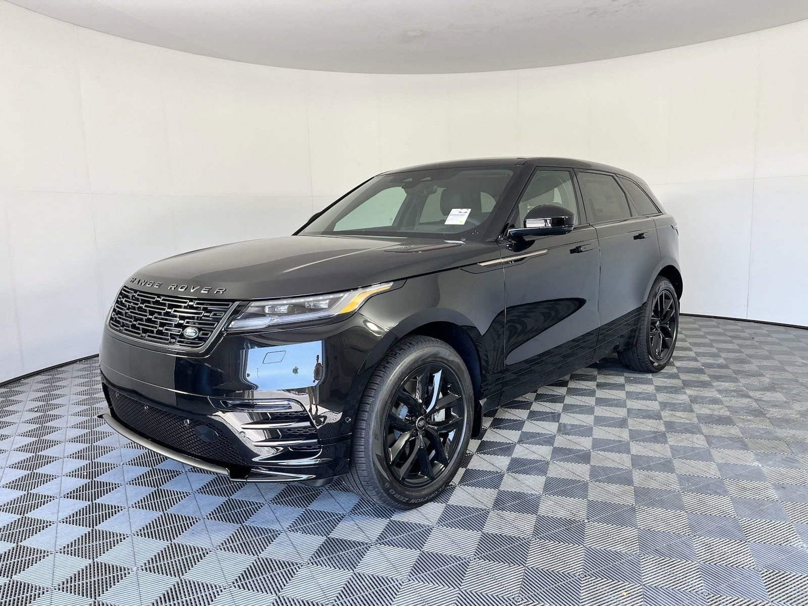 Used 2025 Land Rover Range Rover Velar Dynamic SE