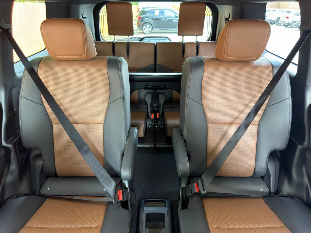 Used 2024 Lexus GX 550 w/ Accessory Package (31) AWD/4WD image 30
