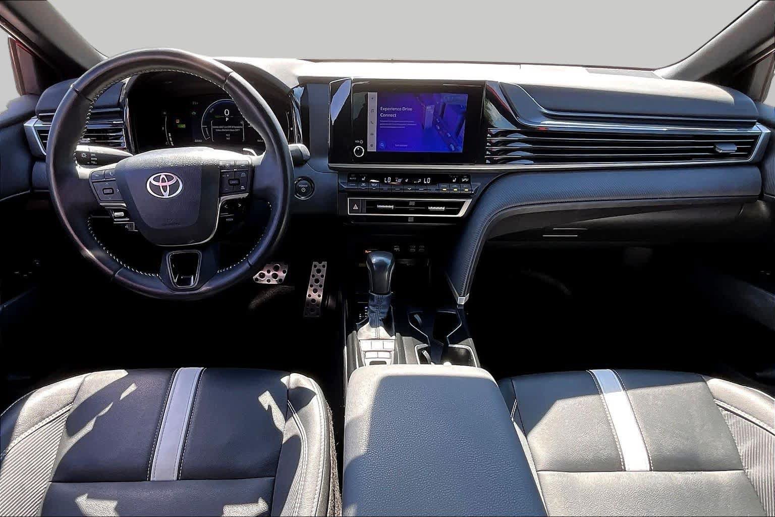 Used 2025 Toyota Camry SE w/ Convenience Package FWD image 15