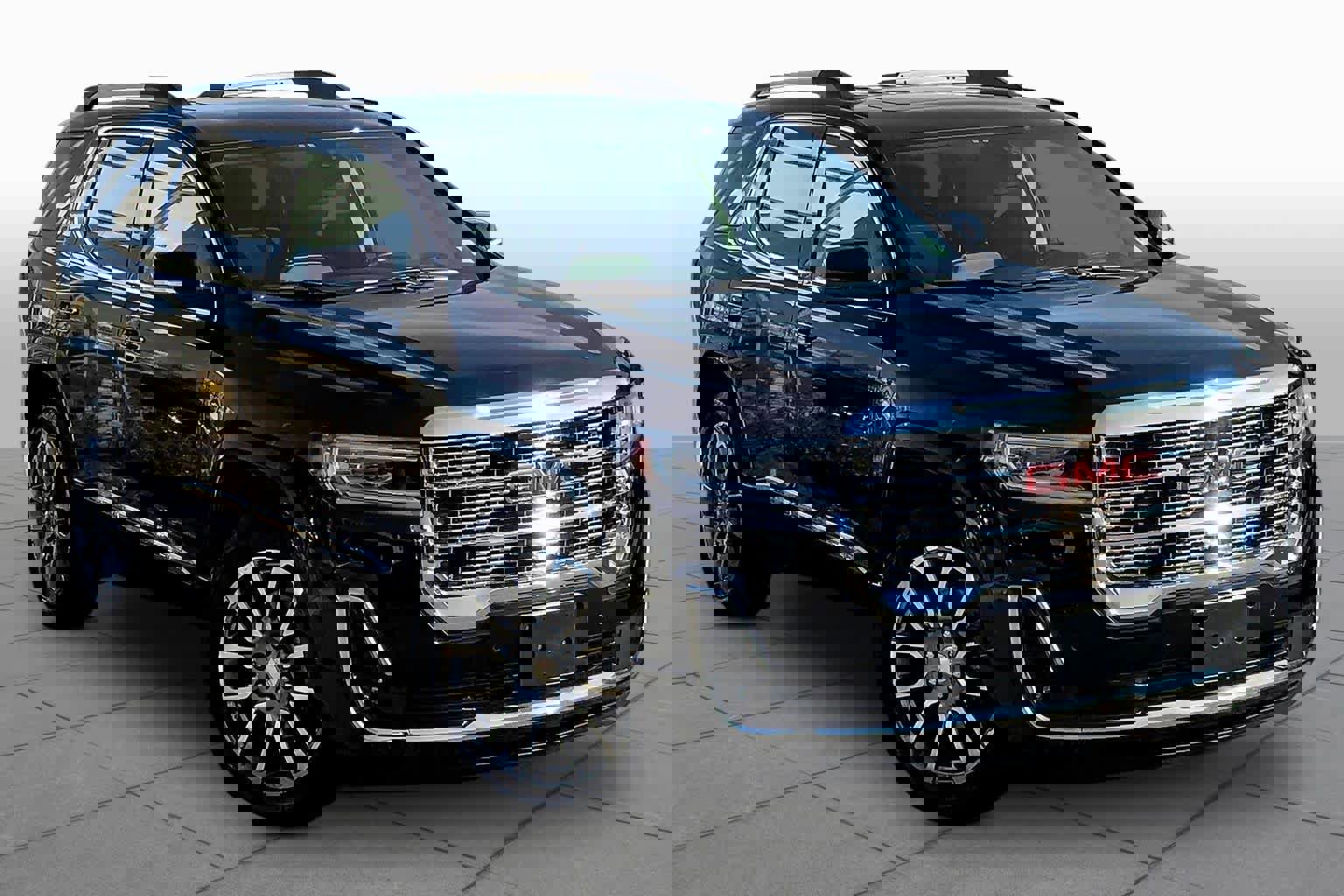 Used 2023 GMC Acadia Denali w/ Denali Ultimate Package image 3