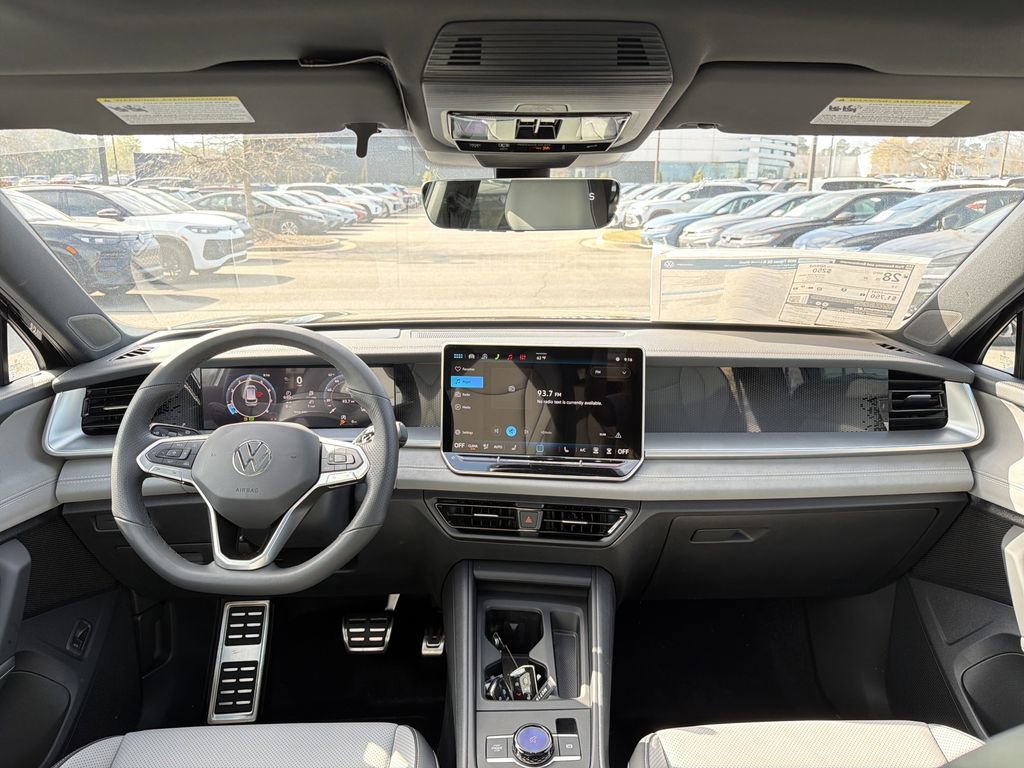 New 2026 Volkswagen Tiguan SE R-Line image 22