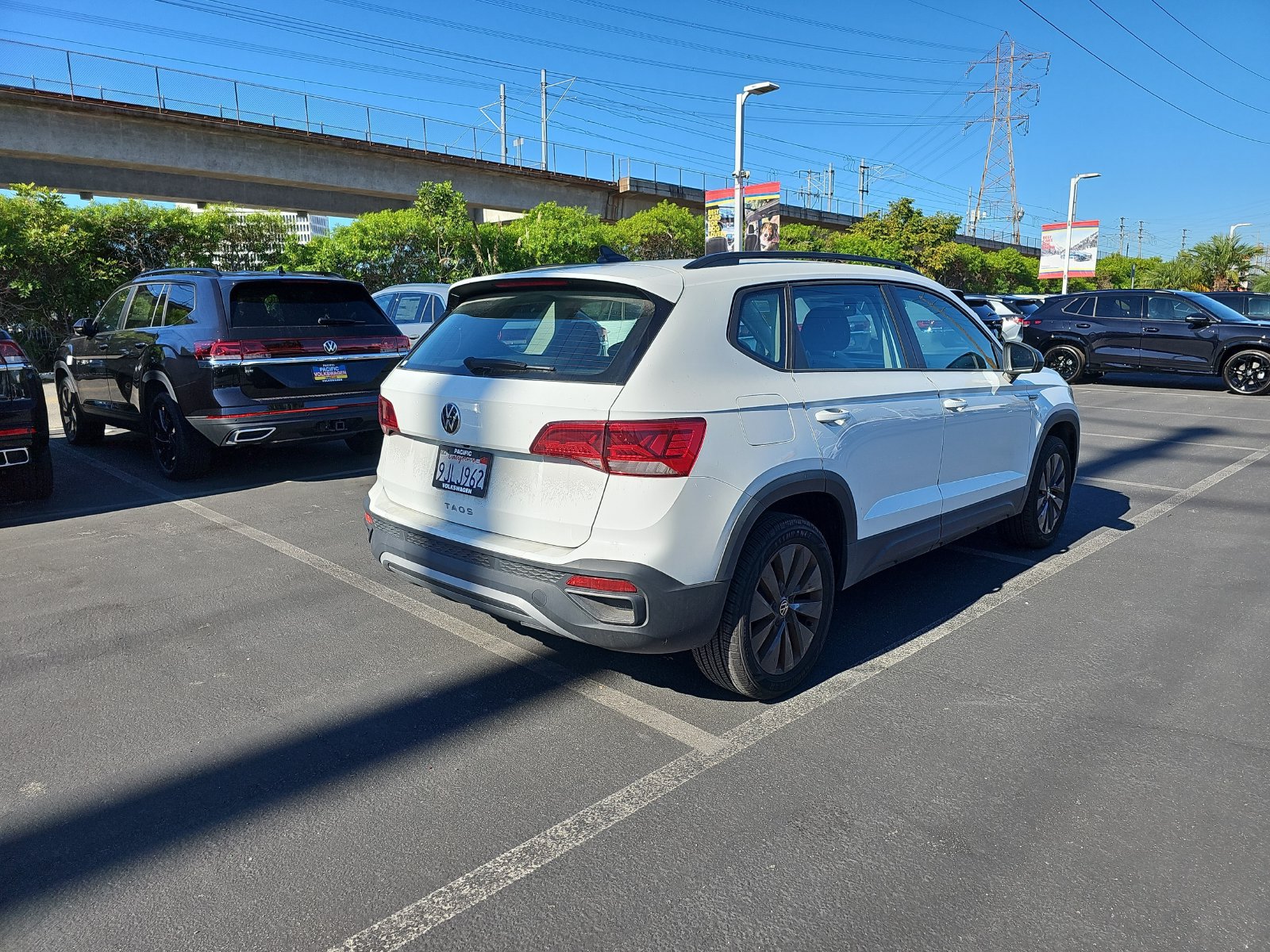 Used 2023 Volkswagen Taos S FWD image 5