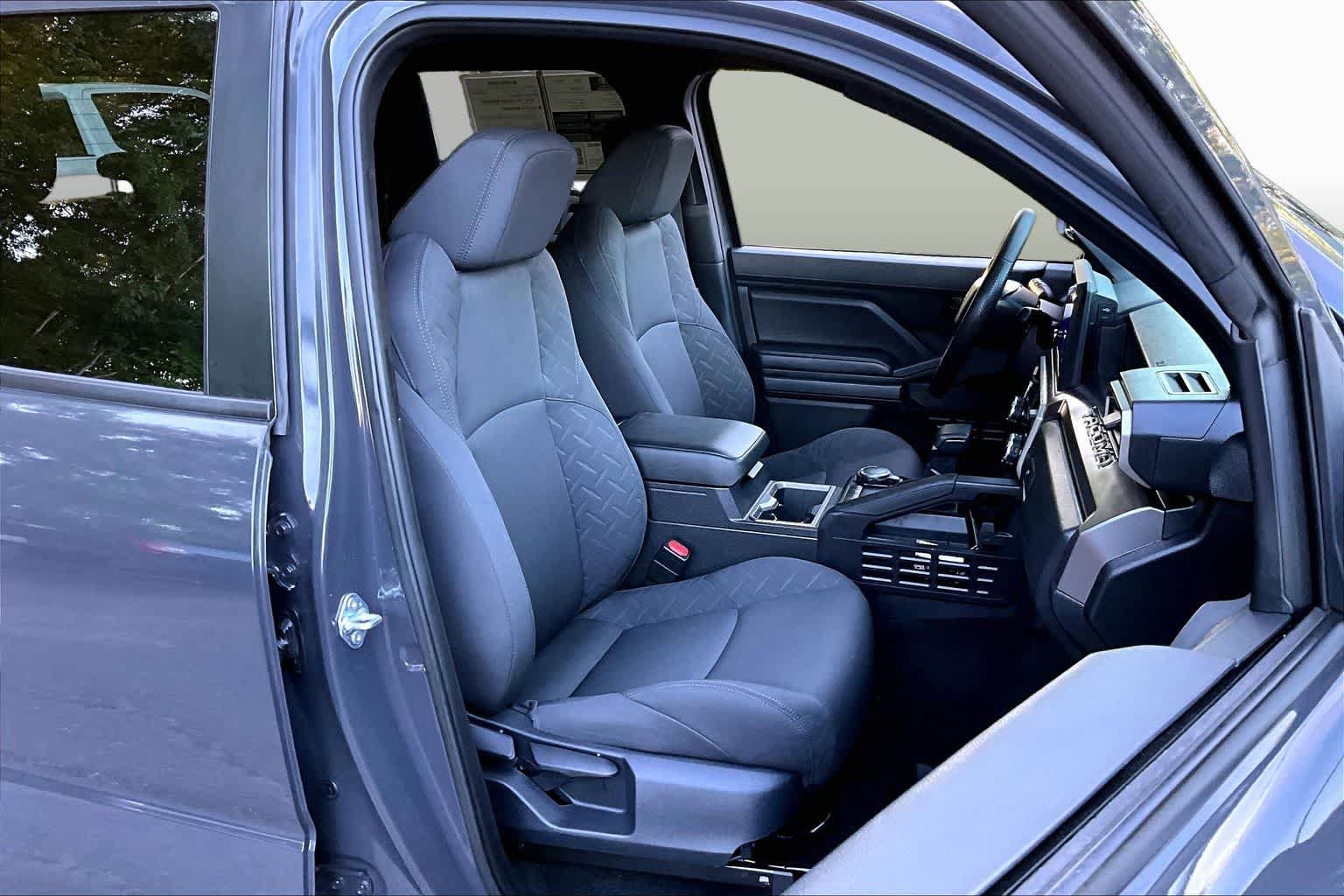 Certified 2024 Toyota Tacoma SR5 AWD/4WD image 8