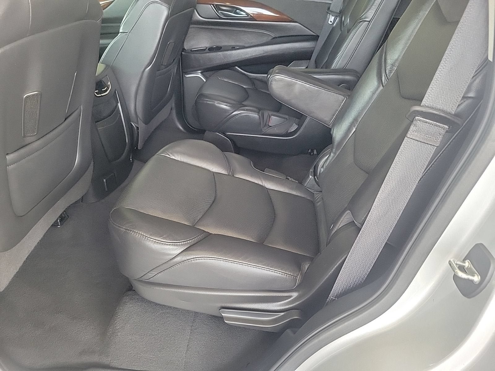 Certified 2020 Cadillac Escalade Luxury RWD image 16