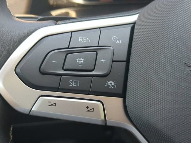 Used 2024 Volkswagen Atlas SE FWD image 24