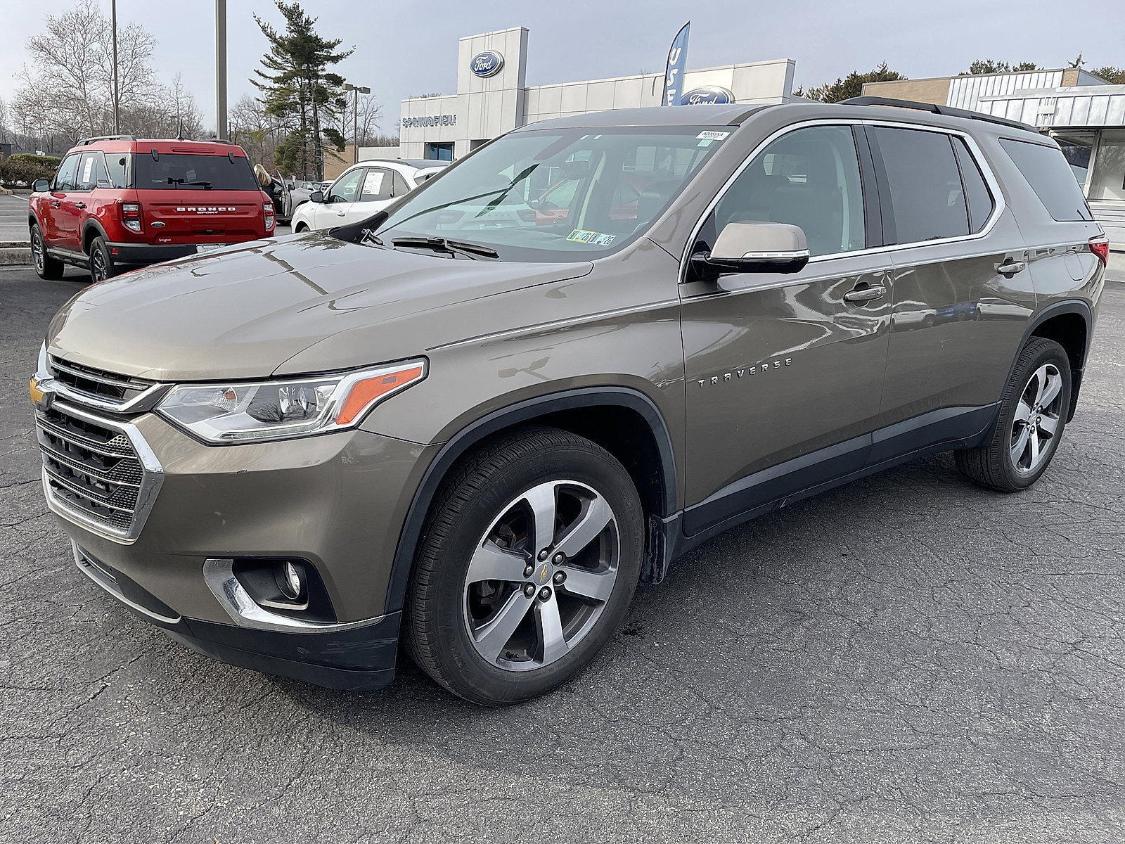 Used 2020 Chevrolet Traverse LT w/ LT Premium Package image 2