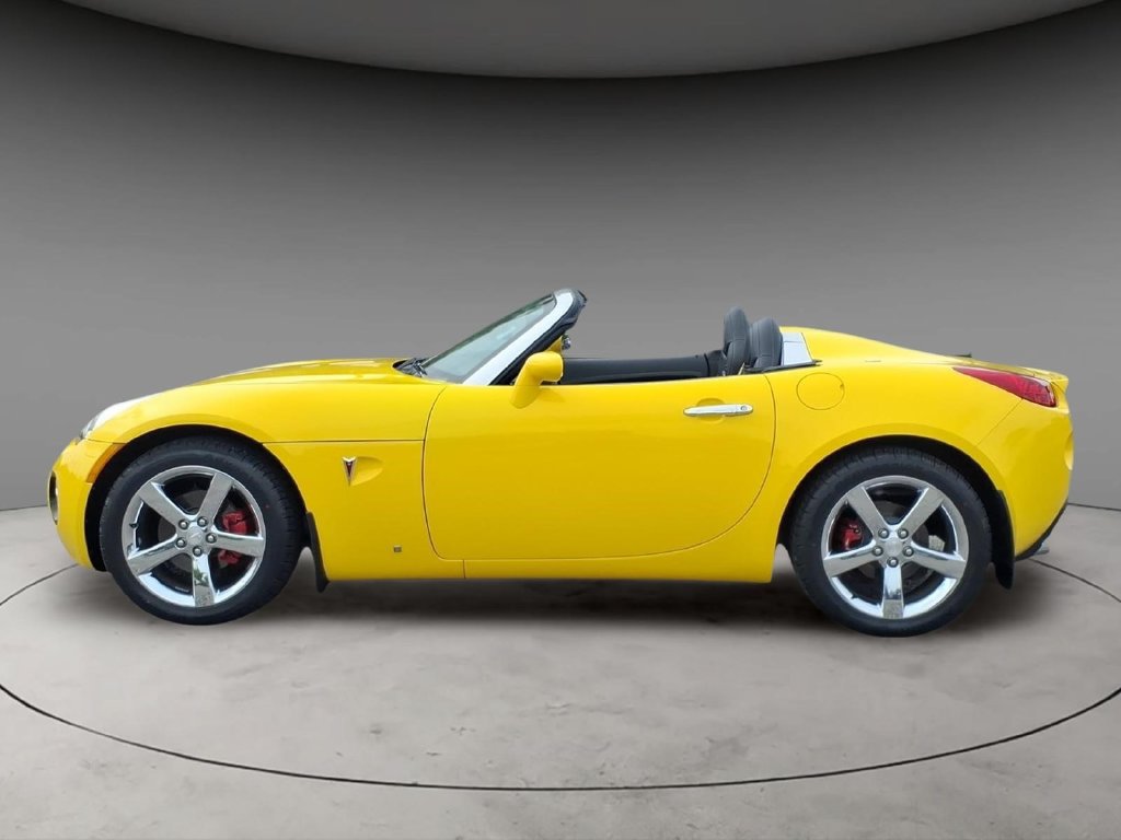 Used 2007 Pontiac Solstice GXP w/ Premium Package RWD image 2