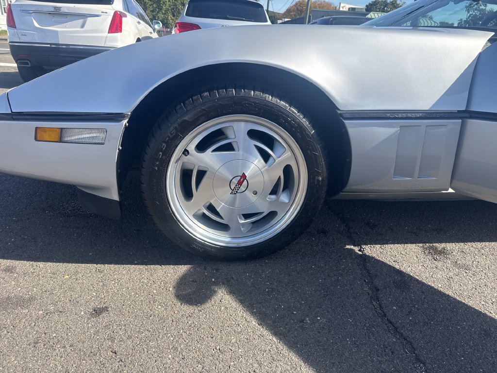 Used 1988 Chevrolet Corvette Convertible RWD image 26