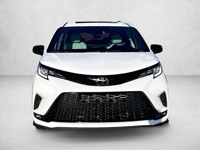 Used 2026 Toyota Sienna XSE FWD image 3