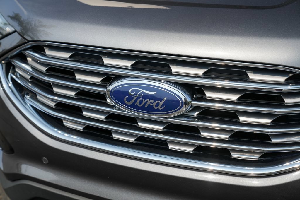 Used 2022 Ford Edge Titanium w/ Cargo Accessory Package AWD/4WD image 8