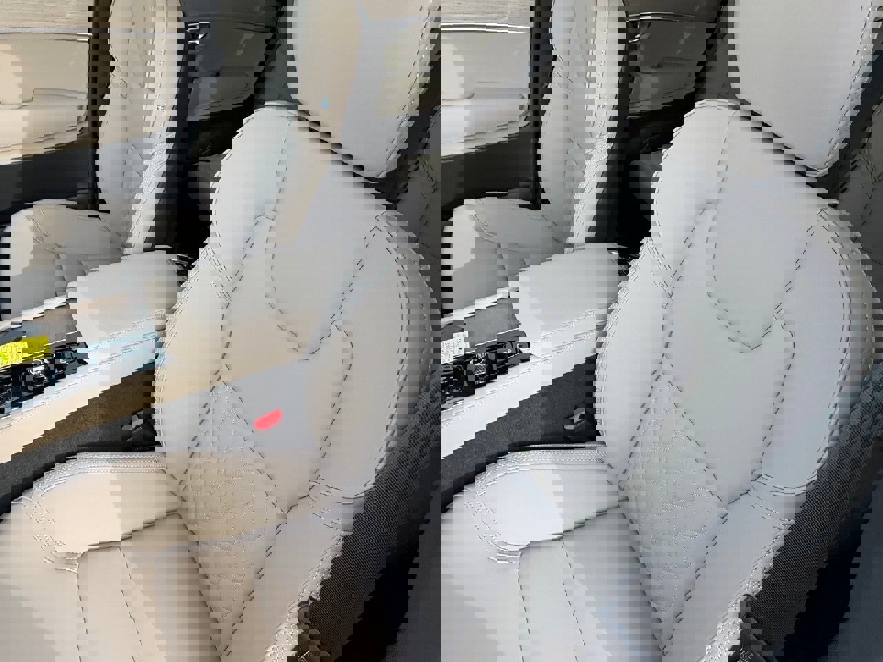 New 2026 Volvo XC90 B6 Plus w/ Protection Package Premier image 18