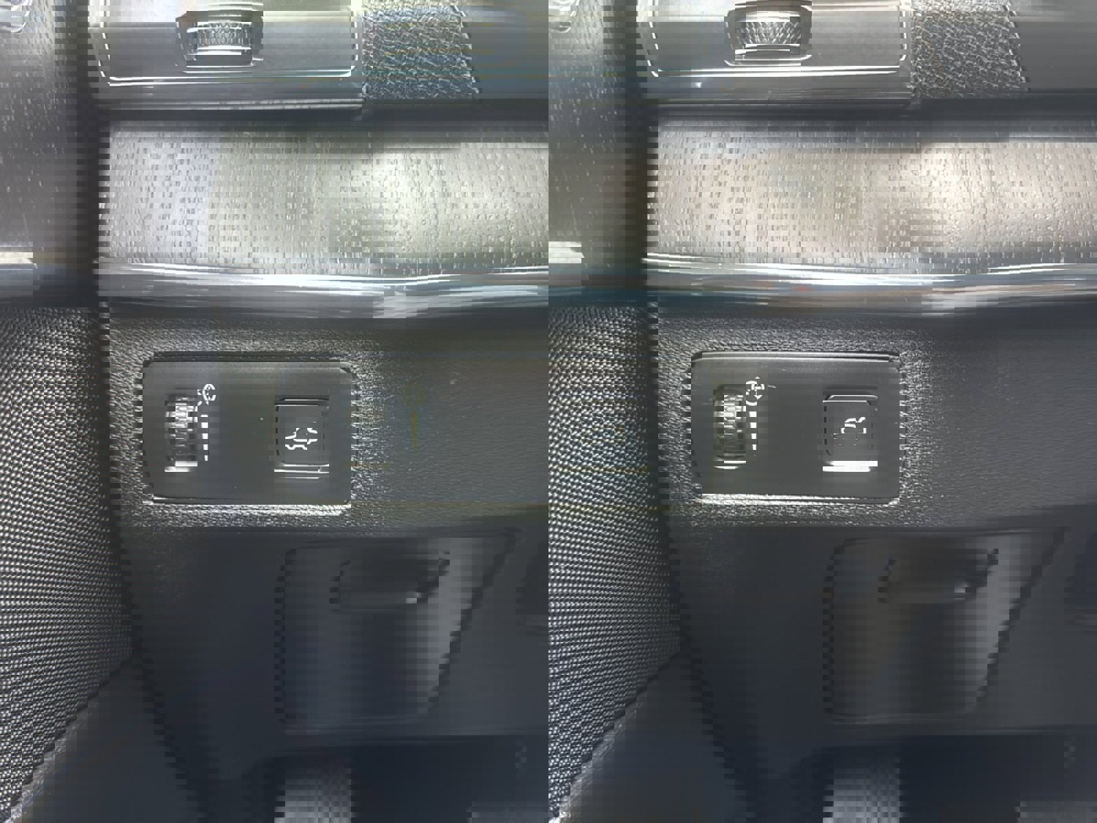 Used 2020 Volvo XC90 T6 Momentum w/ Protection Package Premier image 33