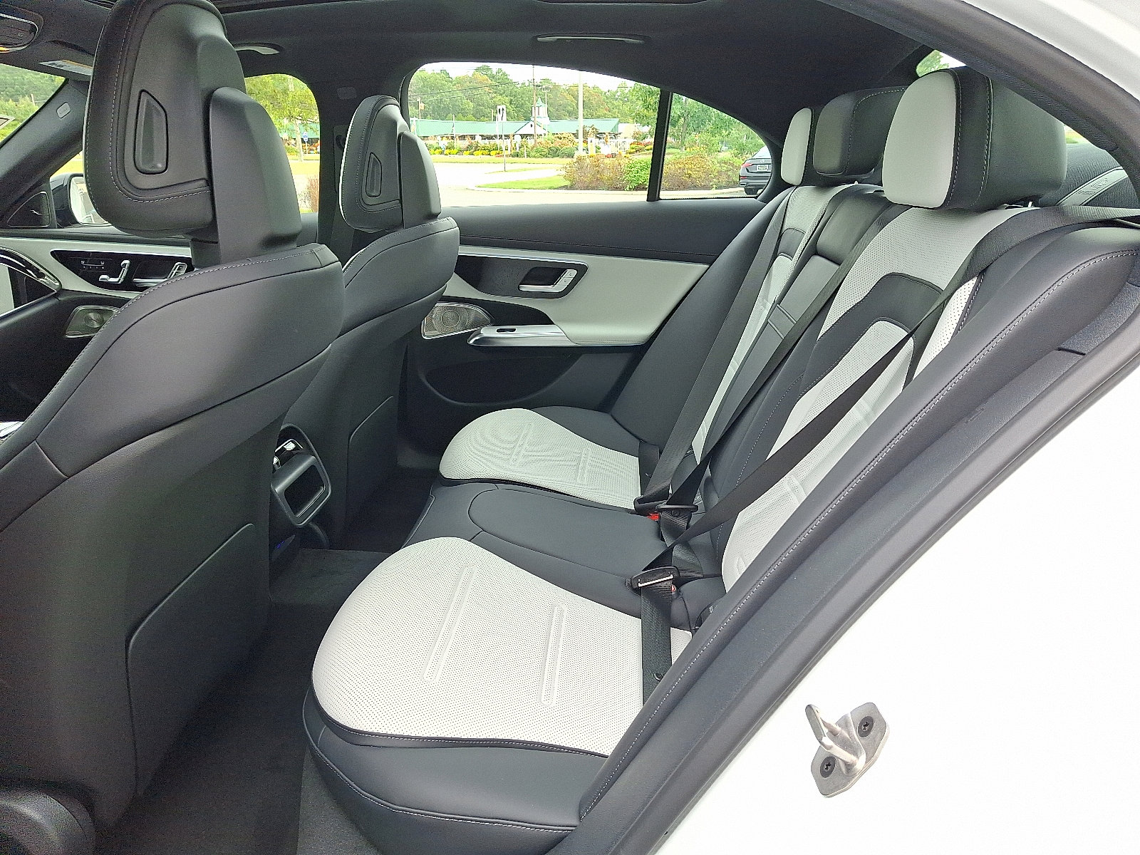 New 2026 Mercedes-Benz E 53 AMG e 4MATIC Sedan image 6