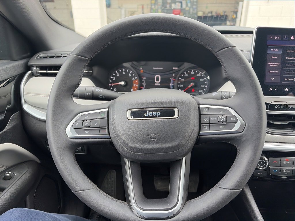 Used 2025 Jeep Compass Limited AWD/4WD image 27
