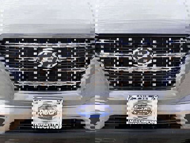 Used 2023 Hyundai Venue SEL image 11