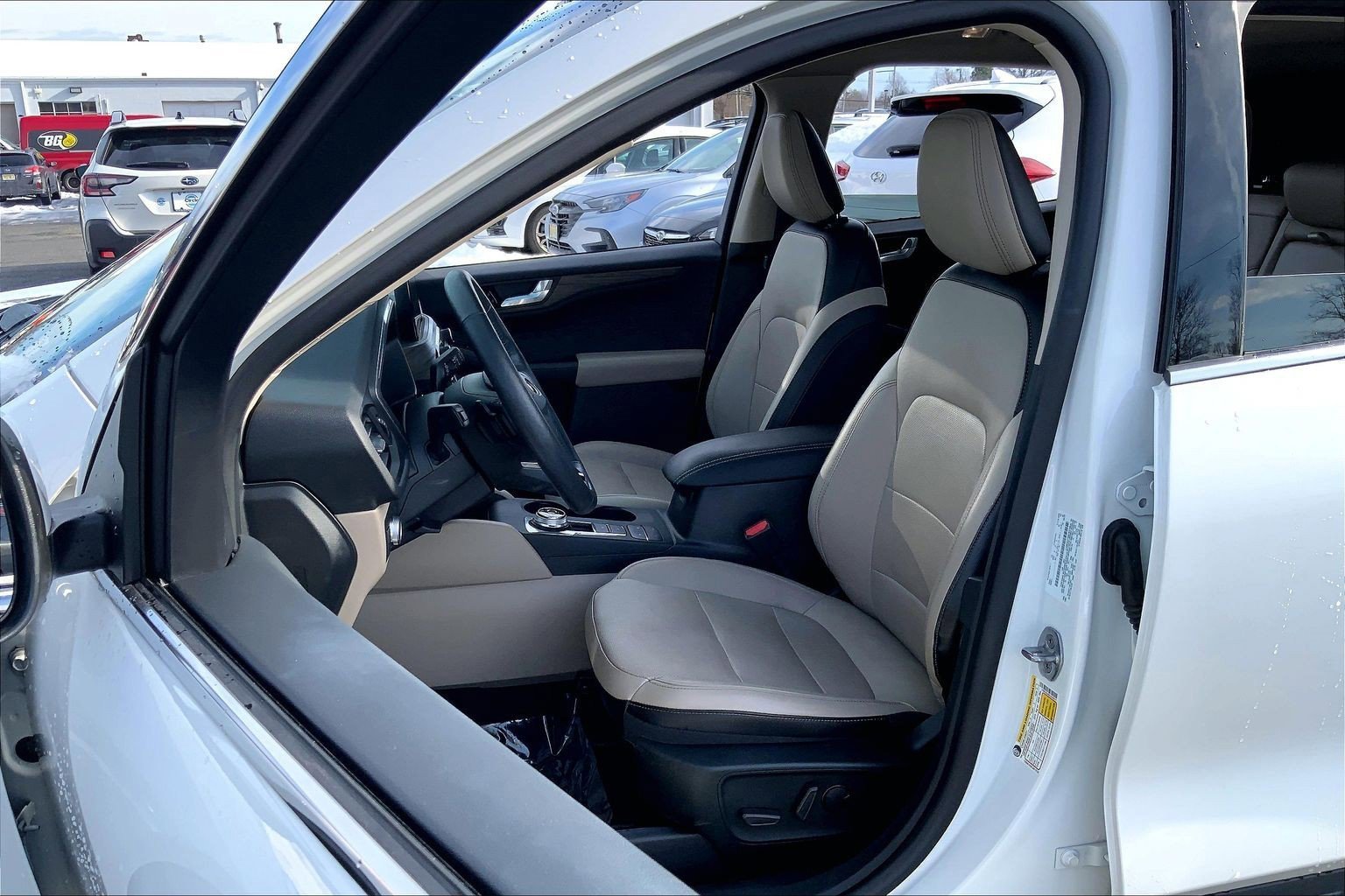 Used 2020 Ford Escape Titanium image 8